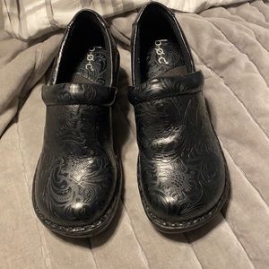 BOC clogs size 8w like new!